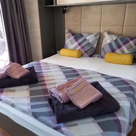 Mobile Agava 2 Semesterbostad Biograd Na Moru
